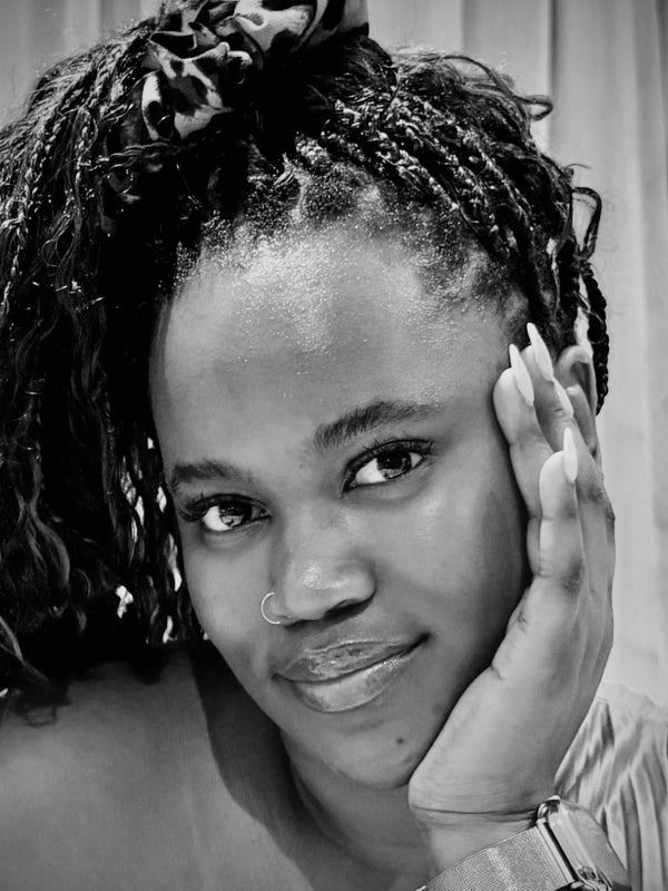 Photo 1: Hi. Nice to meet you. 🙏🏾 This is me. 