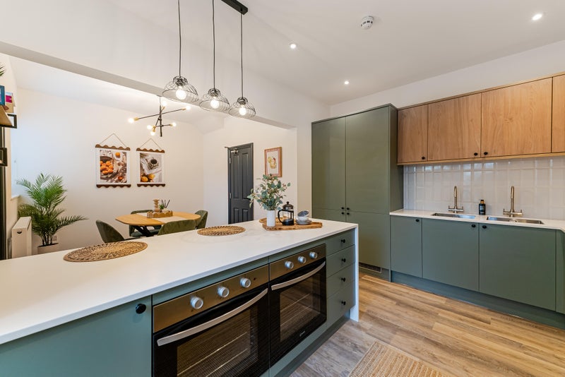 Photo 1: Kitchen/diner