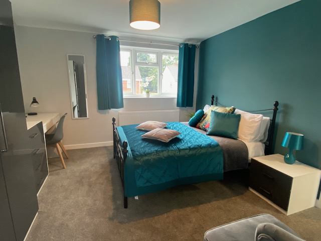 Photo 1: Double Bedroom with EnSuite @ £775 pm