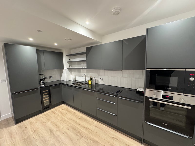 Photo 1: Fully fitted kitchen