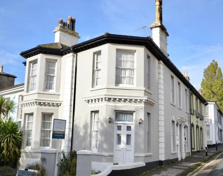 Photo 1: Front elevation