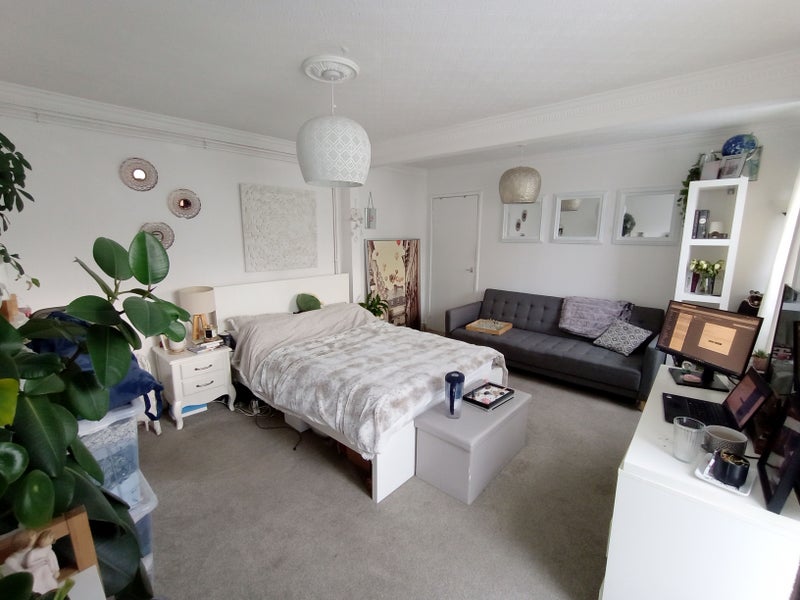 Photo 1: Large Double Bedroom with walk in wardrobe