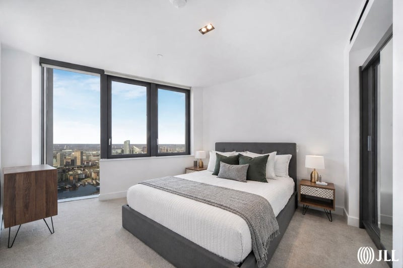 Photo 1: Bedroom with ensuite