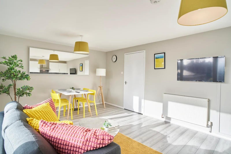 Photo 1: Lounge-Diner