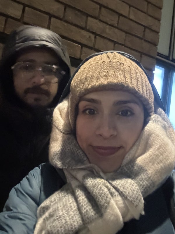 Photo 1: Couples looking for a studio room in NW area 