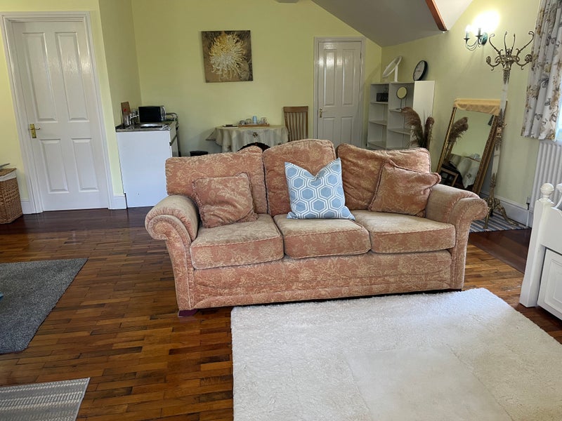 Photo 1: En-suite bedroom includes private sitting area