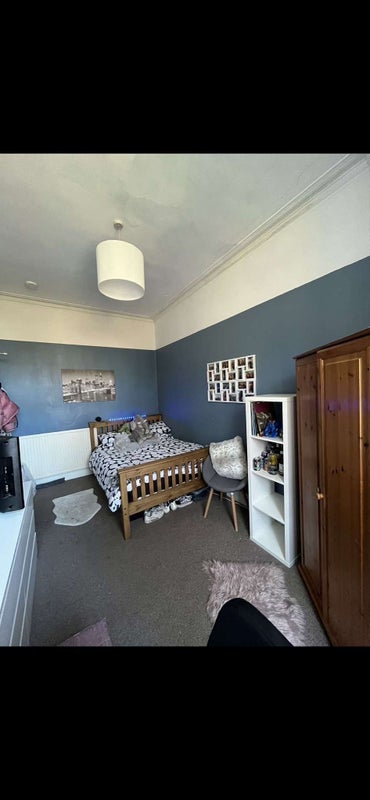 Photo 1: Room available 02/04