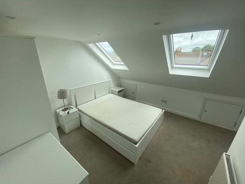 Photo 1: 910 per month