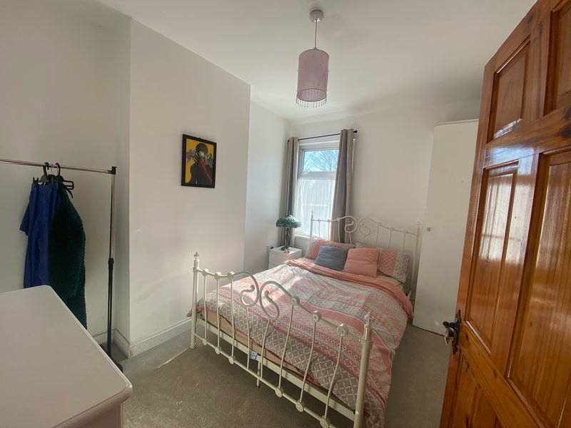 Photo 1: Double Bedroom