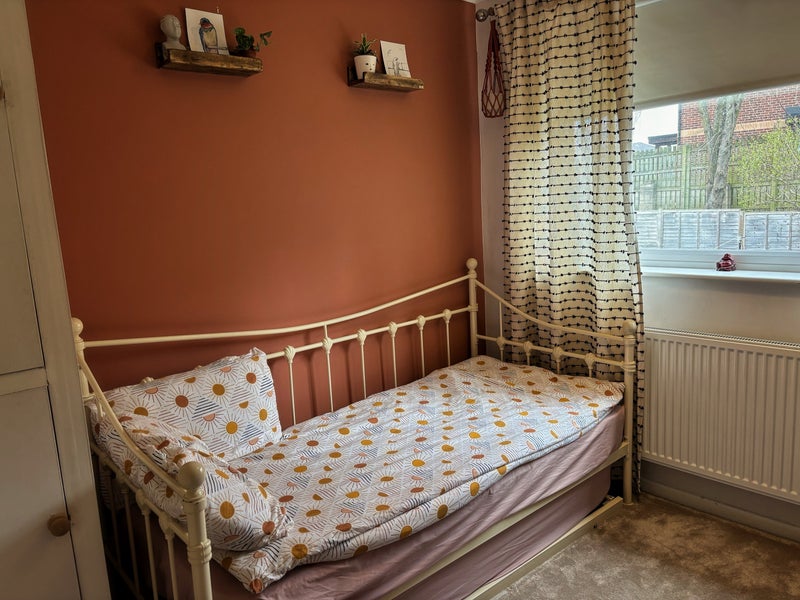 Photo 1: Room available