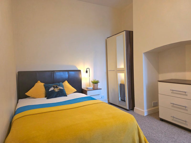 Photo 1: Fully furnished, ready to move into!