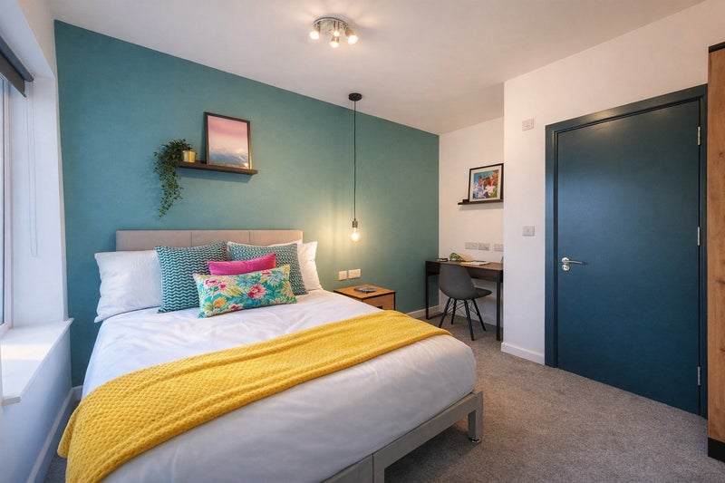 Photo 1: Room 3 with private ensuite bathroom for only £925 a month