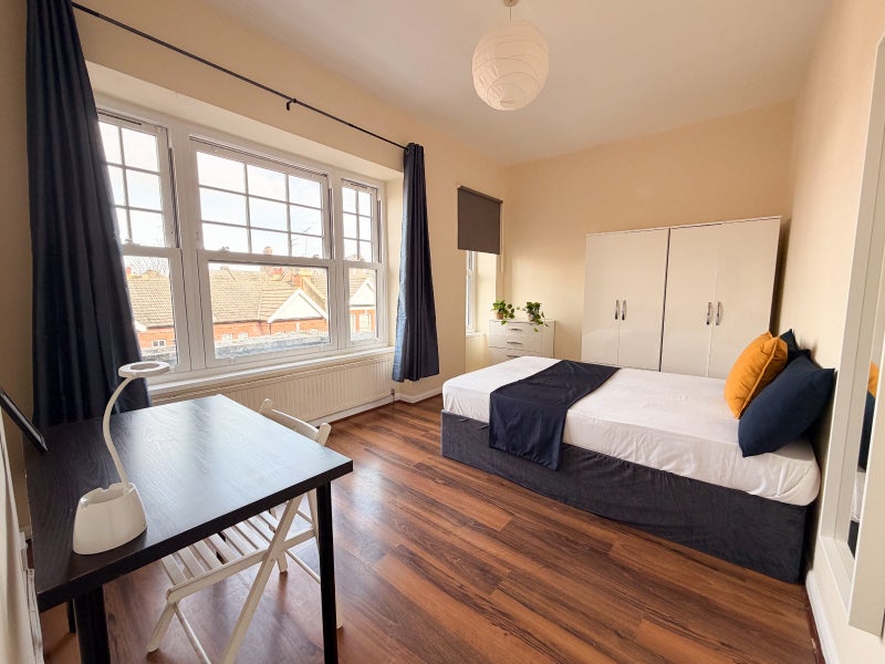 Photo 1: Double Room