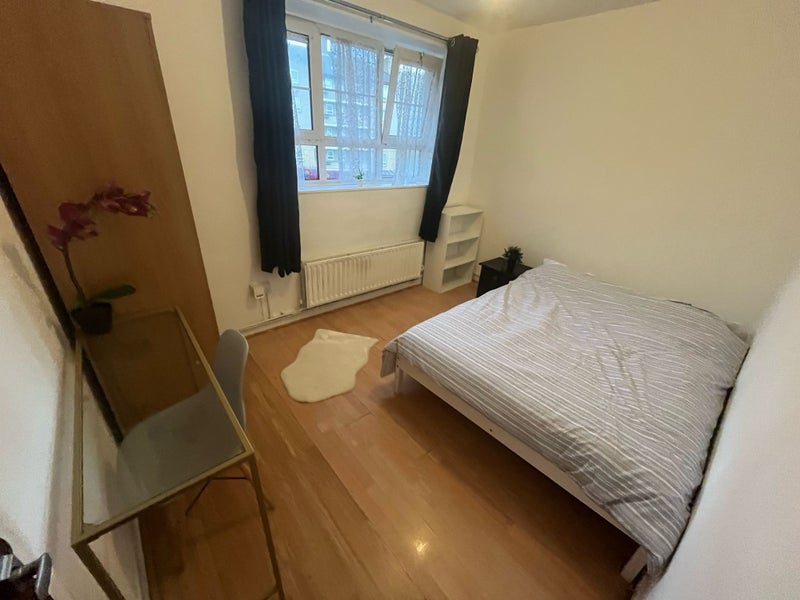 Photo 1: Room 5- £800 Available 01/04/2026