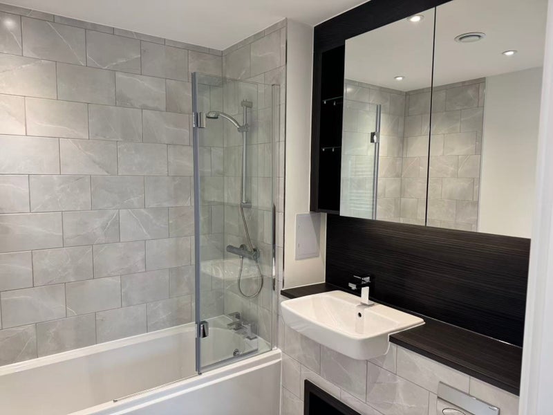 Photo 1: Bedroom 1 toilet