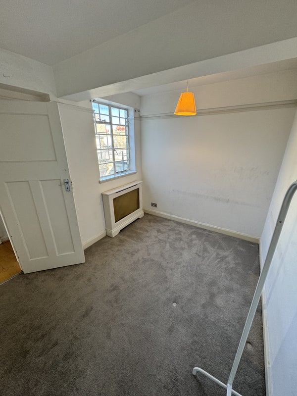 Photo 1: Room for rent