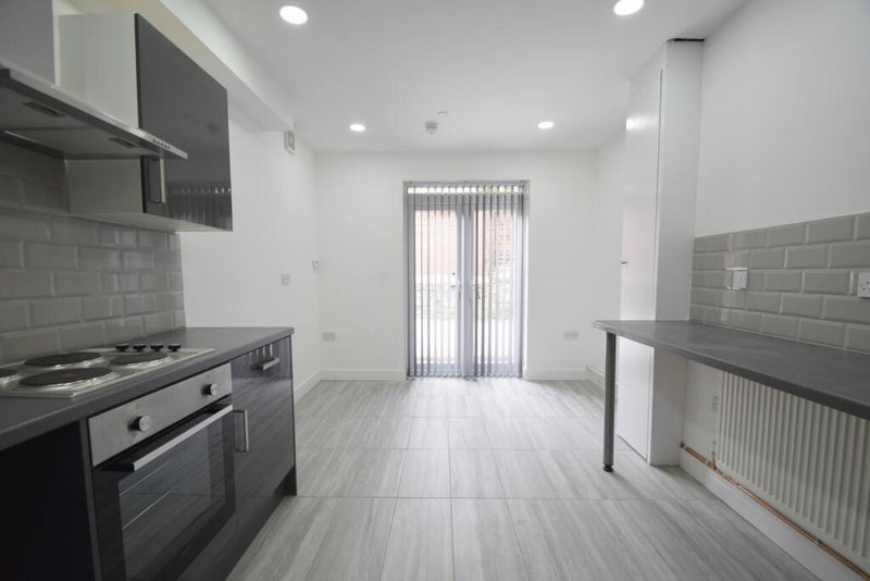 Photo 1: Kitchen/ lounge