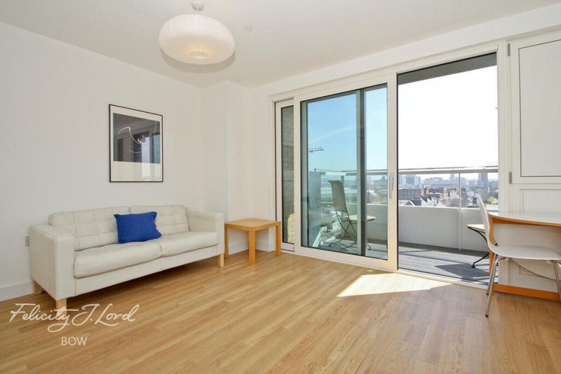 Photo 1: living room