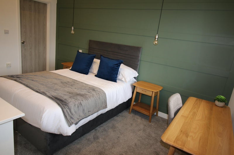 Photo 1: ROOM 7 WITH ENSUITE