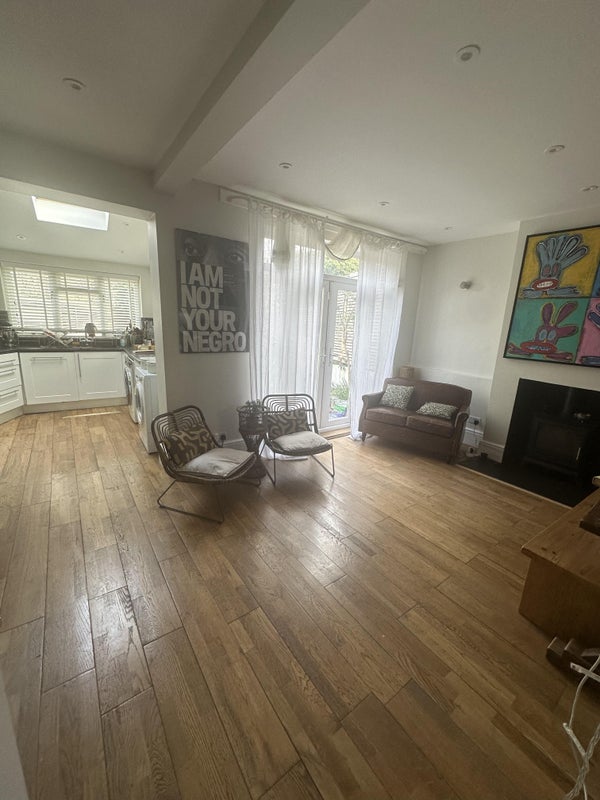 Photo 1: Kitchen/Diner