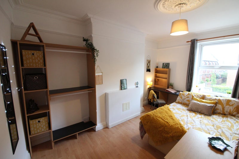 Photo 1: Room 4 (available - angle 1)