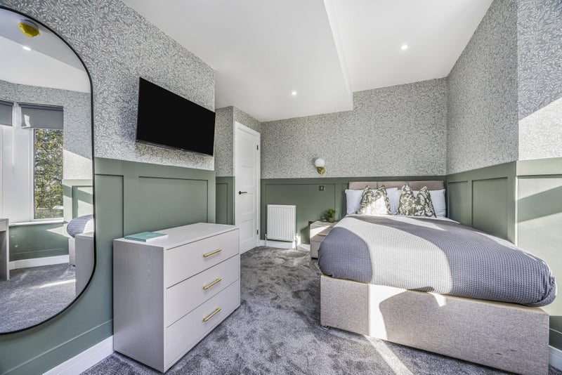 Photo 1: ROOM 3 WITH ENSUITE £795