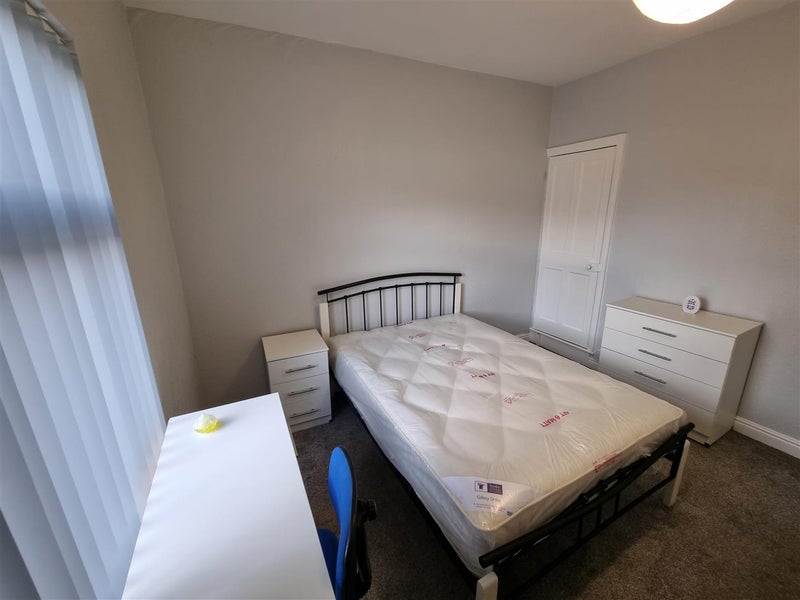 Photo 1: Room 4 - Available Now