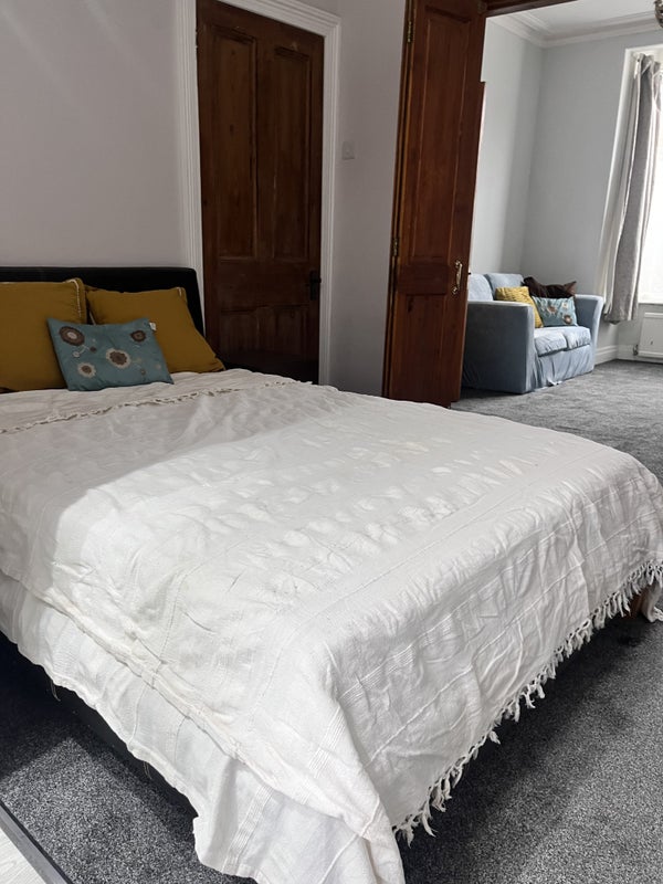 Photo 1: Ensuite room and own lounge