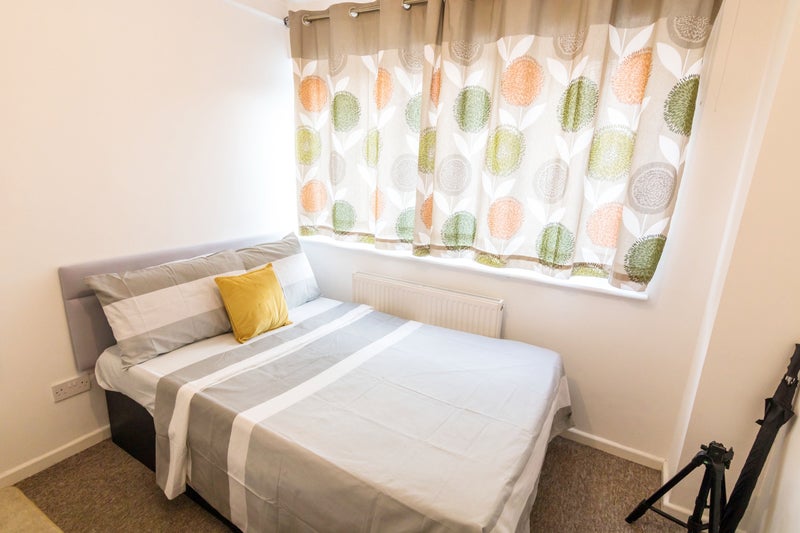 Photo 1: En-suite Room