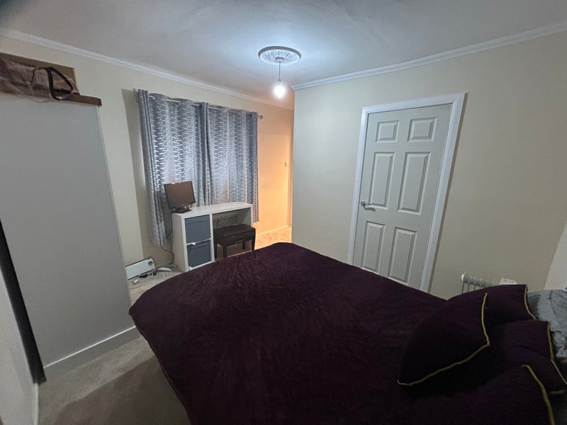 Photo 1: Studio flat/ double en-suite room.