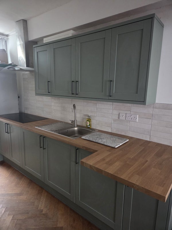 Photo 1: Brand new installed kitchen