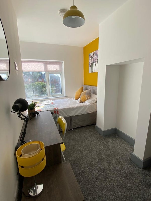 Photo 1: ROOM 3 Available Now!