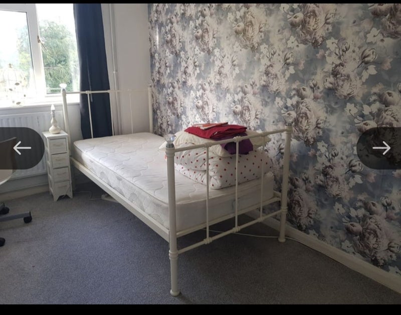 Photo 1: SINGLE BEDROOM