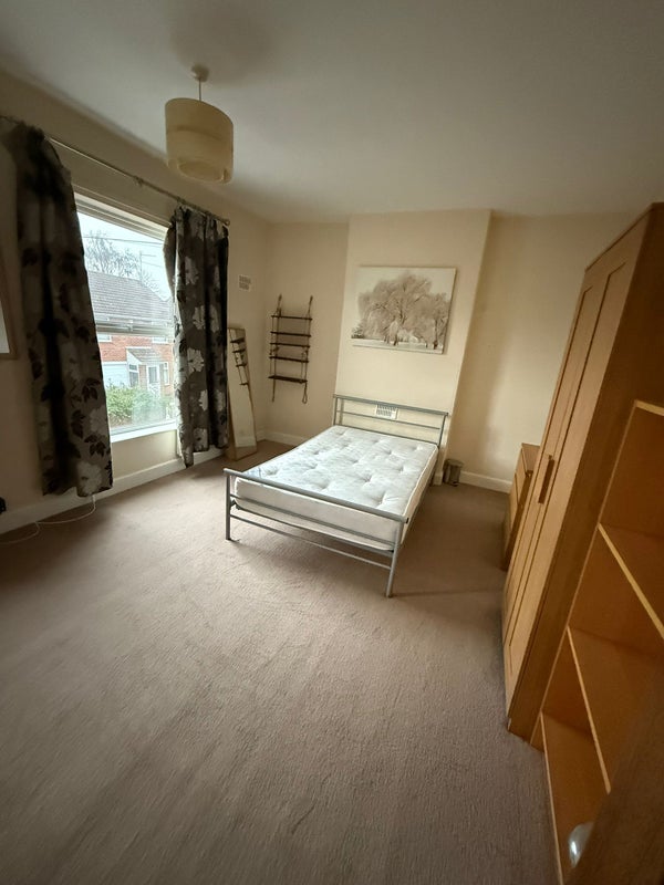 Photo 1: larger room