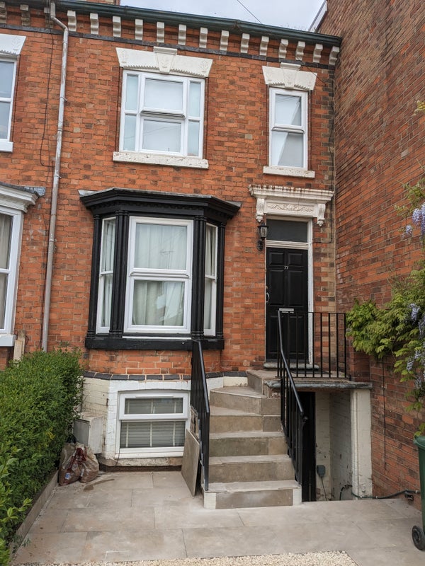 Photo 1: Close to town centre