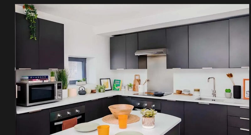 Photo 1: 3-minute walk to Tesco Express