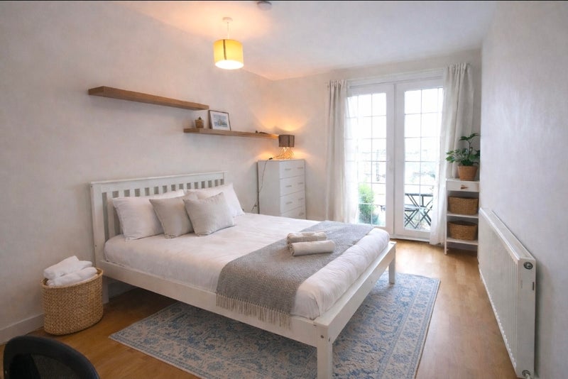 Photo 1: Room 1 - Available 11th April