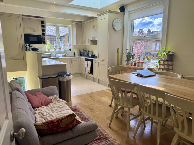 Photo 1: Kitchen/Dining