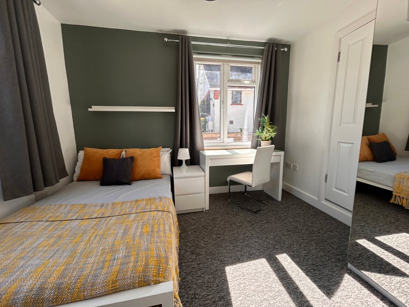 Photo 1: Room 1 - Double Ensuite £780