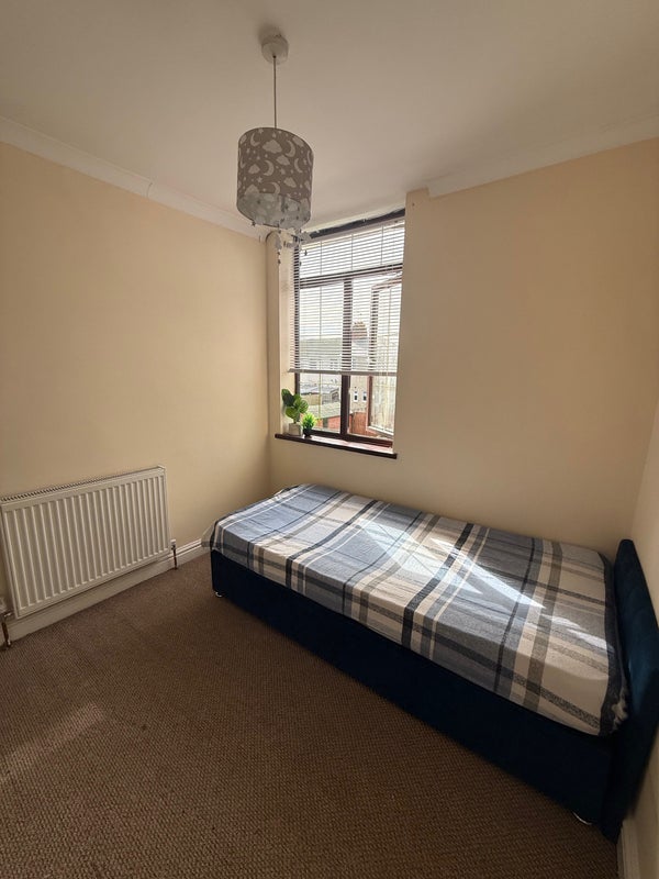 Photo 1: Bed & Clothing rail available 