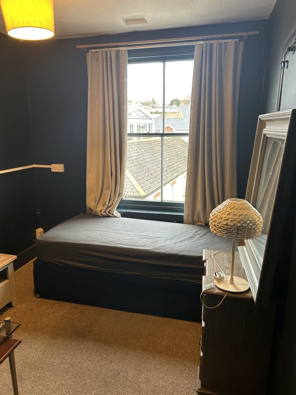 Photo 1: Single Room