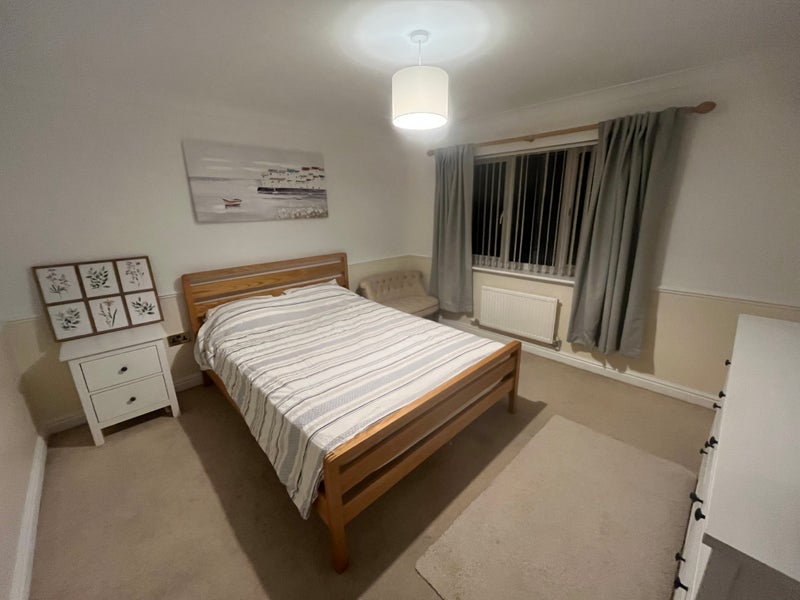 Photo 1: Spacious Bedroom