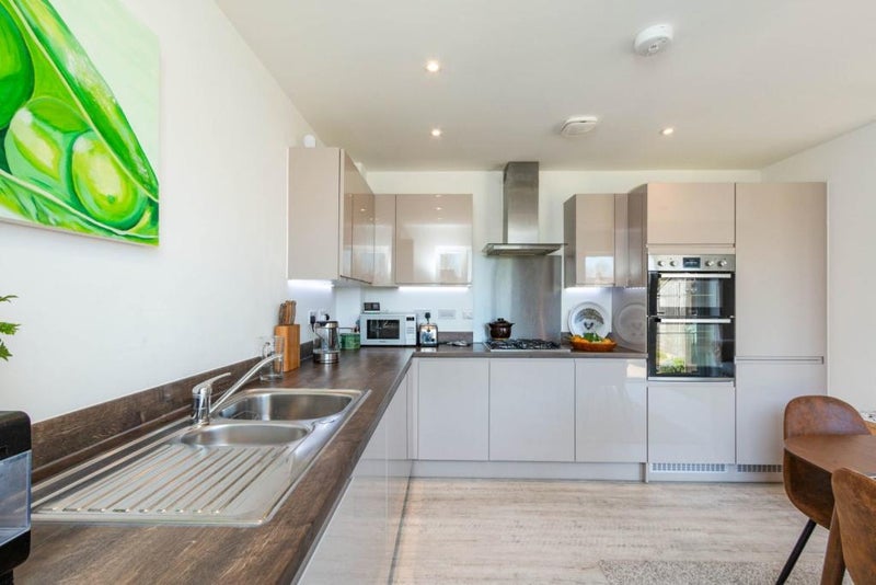 Photo 1: Fully equipt kitchen