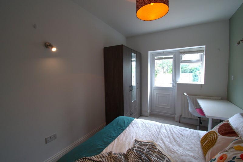 Photo 1: £250.00 per week, Double En suite room