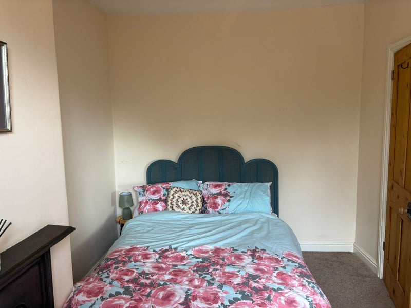 Photo 1: Room for rent