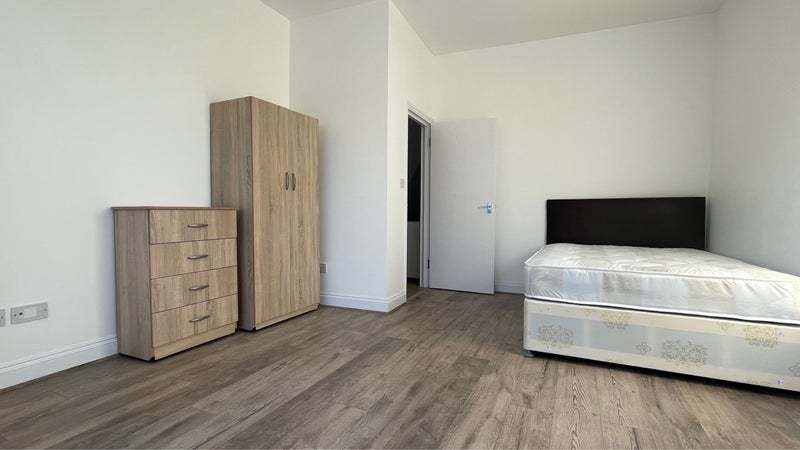 Photo 1: Large double room