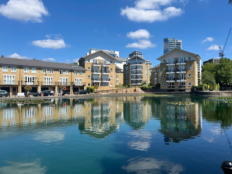 Photo 1: Apartment Building