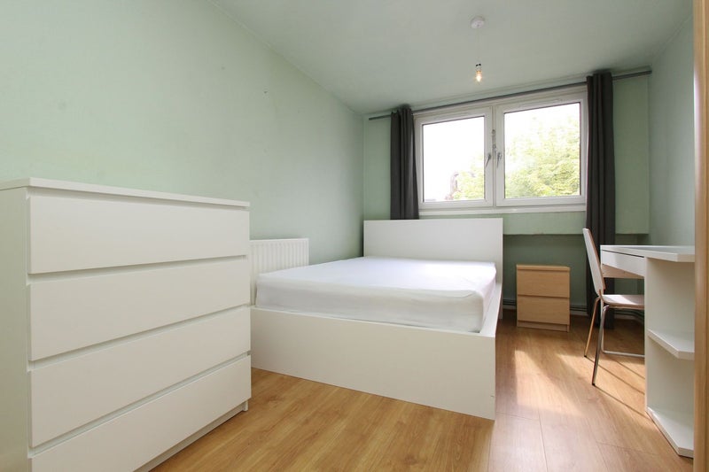 Photo 1: Room 1: £195 per week - Double room single use - £845 per month