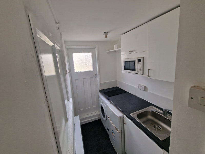 Photo 1: Kitchen and Garden access