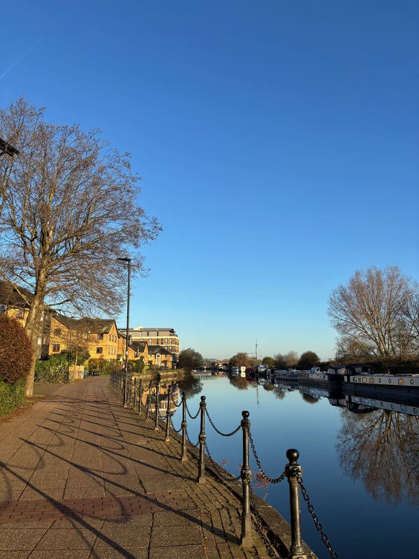 Photo 1: Immediately on the canal!
